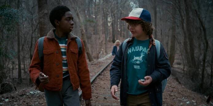 Stranger Things - Kapitola pátá: Blecha a akrobat (S01E05) (2016)