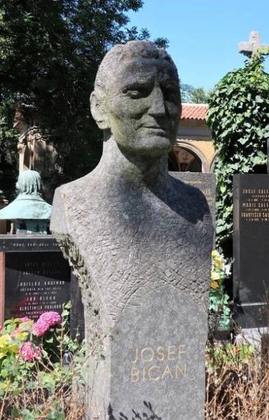 Stanislav Hanzík: Busta Josefa Bicana, Vyšehradský hřbitov, hrob č.7-2
