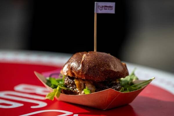VIDEO: Festival hamburgerů ve Frýdku-Místku. Takové tam byly ceny a pochoutky