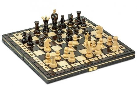Šachová hra šachy dřevěná šachovnice s dámou | Kaufland.cz