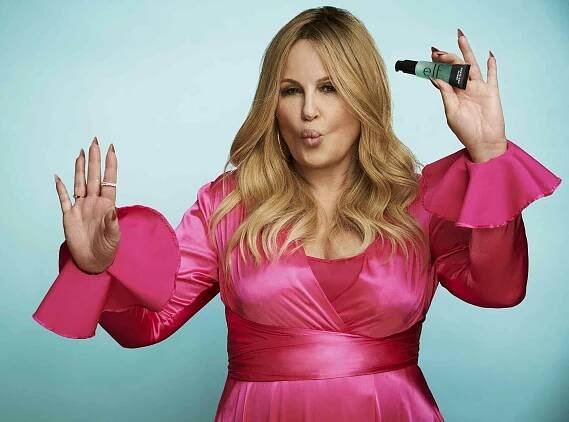 Jennifer Coolidge Hates Matte Makeup: 'I Want to Look Like I Just Walked Up a Flight of Stairs'