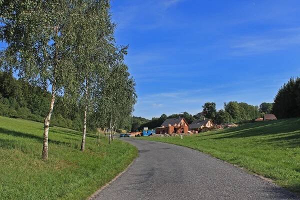 Soubor:Poříčí u Litomyšle, road to Zrnětin.jpg