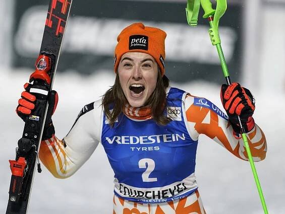 Famózna Petra Vlhová prvýkrát zvíťazila v nočnom slalome SP vo francúzskom Courcheveli pred Schiffrinovou