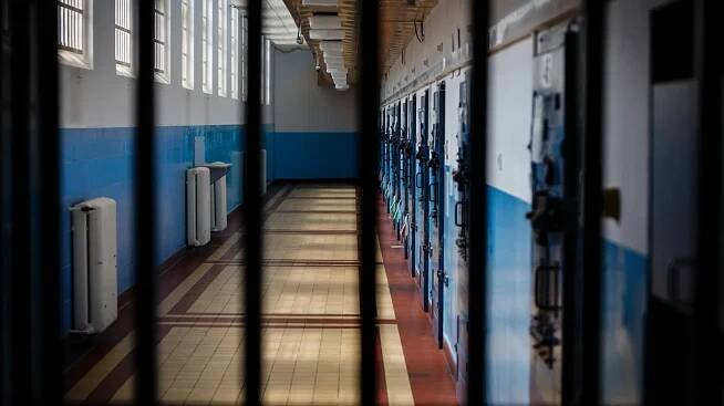 Z agresora obětí? Pedofilové ve vězení zakusí často hotové peklo
