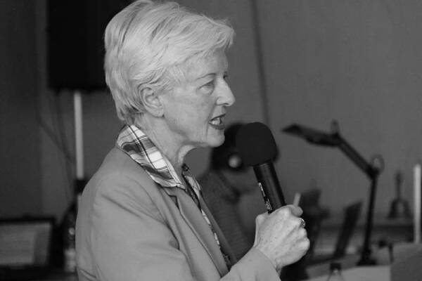 Anna Hogenová: Ukradli nám prítomnosť