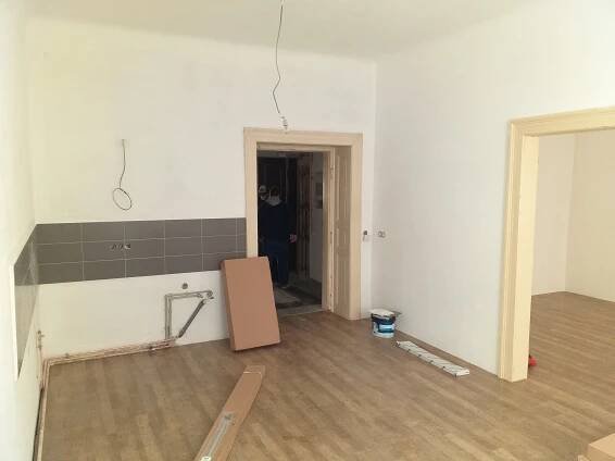 Pokládka podlahy a obklad kuchyně