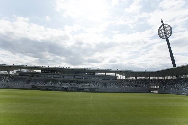 Nový stadion, původní lízátka. Fotky čerstvé chlouby Hradce Králové