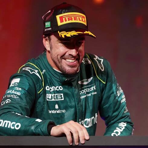 F1: Fernando Alonso pokes fun at George Russell after taking back third place from Mercedes driver in Saudi Arabia