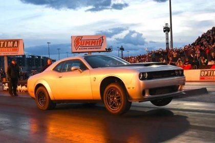 Dodge Challenger Outsells Ford Mustang by Only 35 Cars, Chevy Camaro Lags Behind