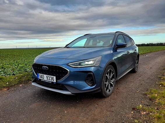 Ford Focus 1.0 EcoBoost kombi. Potěší v každé situaci - Autaprozeny.cz