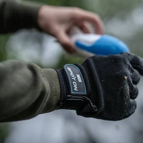 Nash Nahazovací Rukavice Spot On Casting Glove