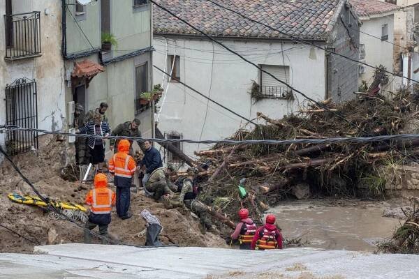 Děsivé povodně i tornáda ve Španělsku: Více než 140 obětí včetně dětí!