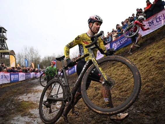Wout van Aert admits 'stupid mistake' takes him out of much-hyped World Cup contest versus Van der Poel