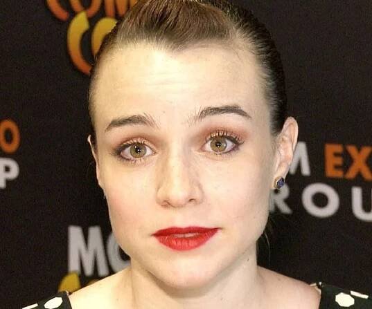 Renée Felice Smith Biography - Facts, Childhood, Family Life & Achievements