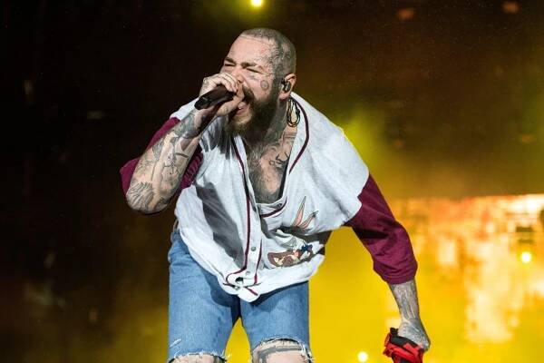 Neštítí se žádného žánru a možná nahradí Kurta Cobaina: Post Malone slaví třicetiny - Expres FM