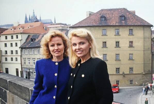 Kam se podělo pěvecké duo Kamelie? Hana Buštíková a Dana Vlková vypadají i po sedmdesátce skvěle. Plastiky však odmítají