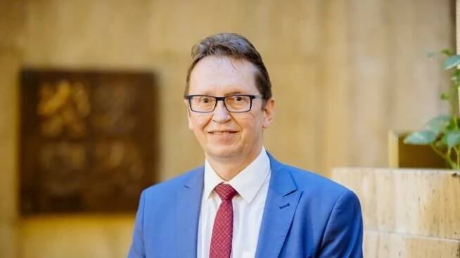 Covid v Česku bude i v následujících pěti letech, odhadl vakcinolog Roman Chlíbek. Každý z roků by se ale měl lišit | Život