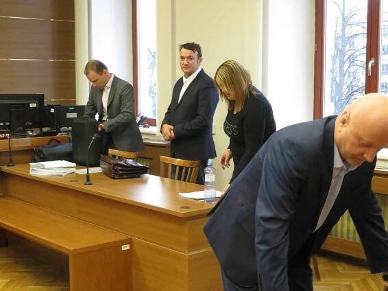Krajský soud v Českých Budějovicích ve středu 31. ledna zahájil hlavní líčení v případu obchodu s lidmi. Obžalobě čelí manželský pár původem z Rumunska.