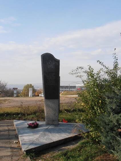 Soubor:Pomnik-slatina2.JPG – Wikipedie