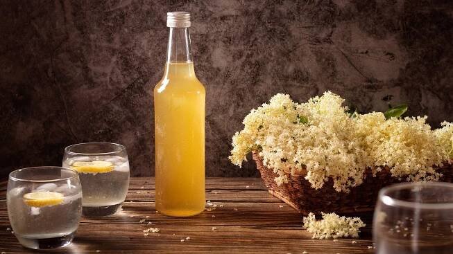 Bezový sirup: Jednoduchý recept, který zvládne každý
