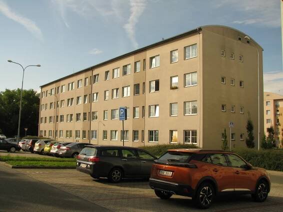 Městské byty v Kolíně nutně potřebují opravy, některé střechy jsou jak síto
