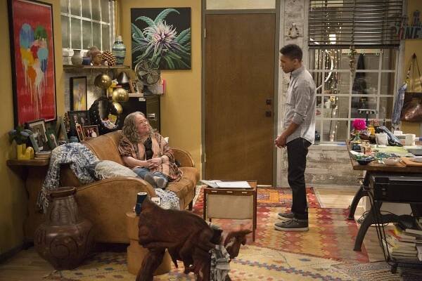 Disjointed - Omega Strain - Z filmu - Kathy Bates, Aaron Moten