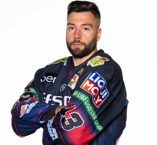 Neuzugang Andy Eder schnürt den Doppelpack: Eisbären gewinnen gegen Budějovice mit 5:3