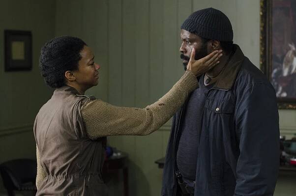 Živí mrtví - Čtyři stěny a střecha - Z filmu - Sonequa Martin-Green, Chad L. Coleman