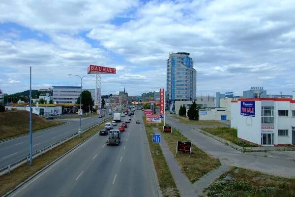 Soubor:Brno-Štýřice - pohled od jihu na obchodní zónu na Heršpické ulici.jpg – Wikipedie