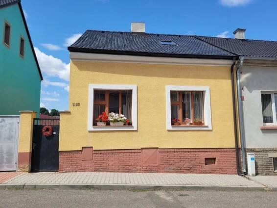 Pronájem bytu 1+kk 40 m², Sportovní, Kladno, Středočeský kraj