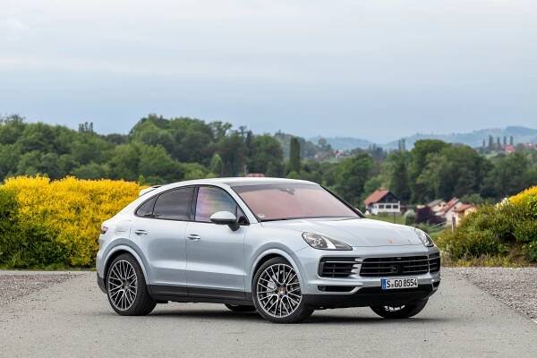 Porsche Cayenne: Podrobné specifikace vozidel & Interaktivní nástroj pro srovnání