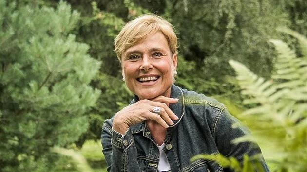 Marie Retková odpočívá a sportuje na chalupě v lesích na Strakonicku.