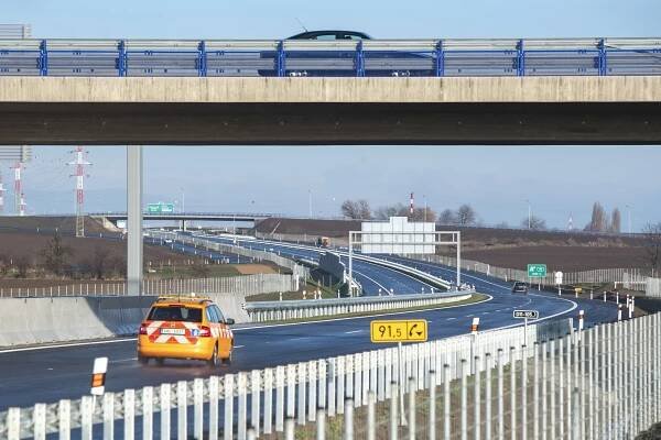 ŘSD otevřelo 22 kilometrů D11 mezi Hradcem a Jaroměří. Polsko je se stavbou mnohem dál