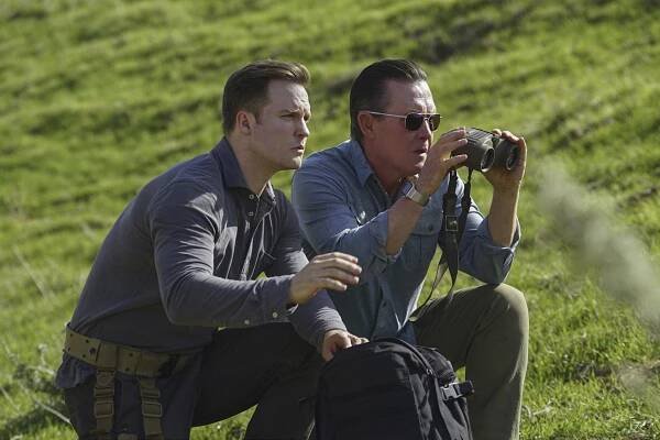 Tým Škorpion - Djibouti Call - Z filmu - Scott Porter, Robert Patrick