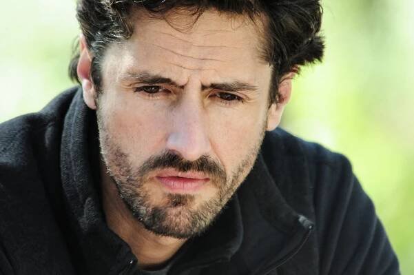 Dobré mravy - I Want You to Leave a Person Alive for Once - Z filmu - Juan Diego Botto
