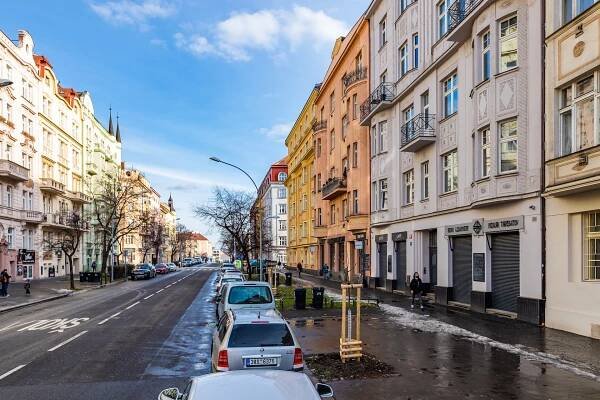 Pronájem moderního bytu 2+kk – WEARE reality – realitní kancelář Praha