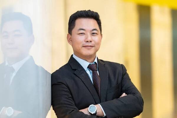 Photographic portrait of Sam Wong