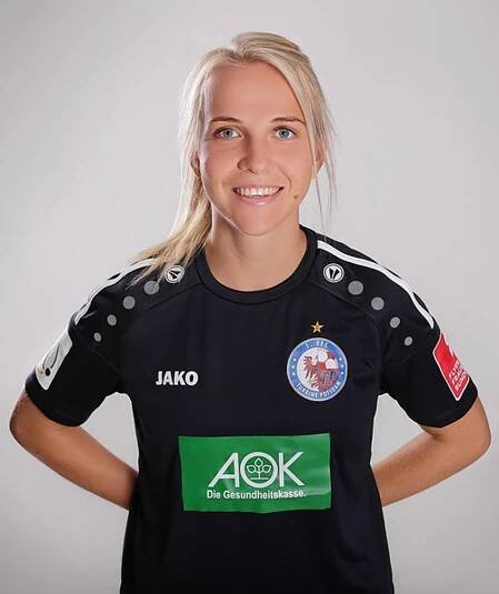 Holky to umí taky: Česká fotbalistka Cahynová prozradila, kolik bere v Seville