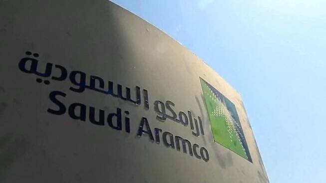 Největší firma světa. Akcie Saudi Aramco rostly po startu o 10 % - Seznam Zprávy