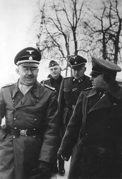 Bundesarchiv_Bild_183-B17532,_Heinrich_Himmler_und_Theodor_Eicke