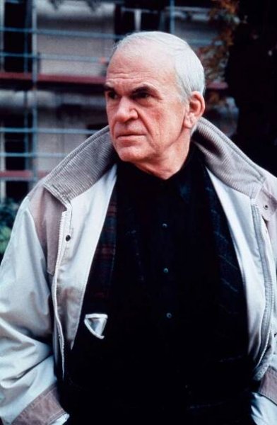 Posměšný kritik Kundera se narodil na apríla. Bylo to metafyzické znamení, tvrdil