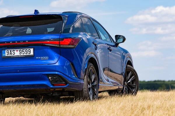 Hybrid pro odpůrce hybridů: Lexus RX 500h umí potěšit i nadšené řidiče
