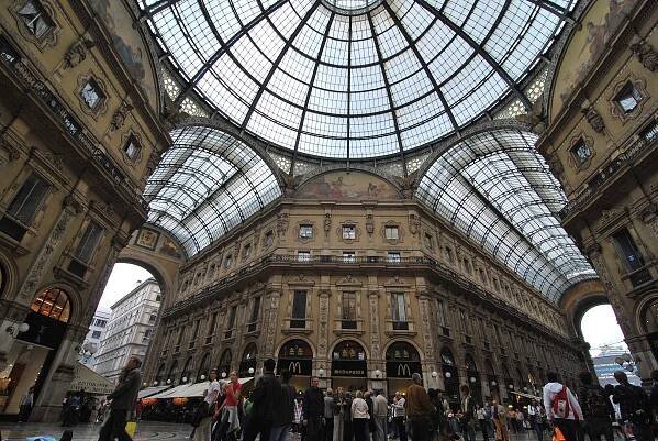 File:Galleria Vittorio Emanuele II Milan May 2009.jpg - Wikimedia Commons