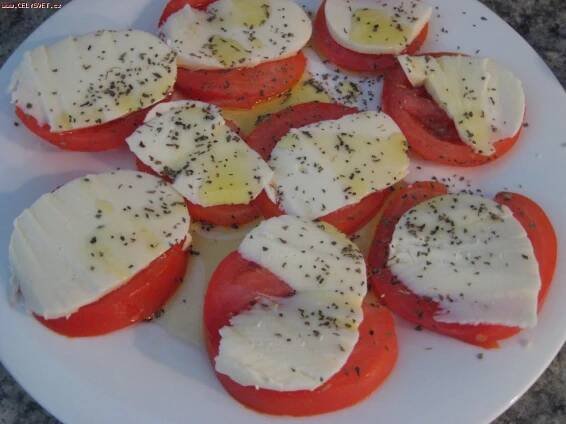 Recept online: Rybí salát s rajčaty: Sytý předkrm z bílého rybího masa, vajec, majonézy a rajčat