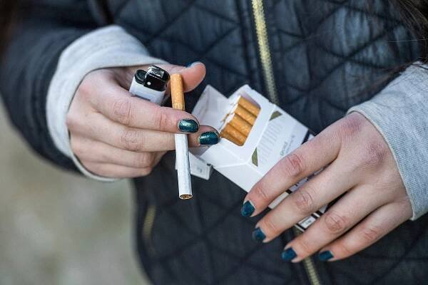 Pro tabák za hranice. Češi vyrážejí pro levné cigarety do Polska, státní kasa tím přichází o miliardy korun