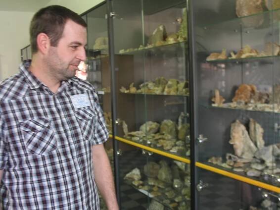 FOTO: Nové muzeum minerálů mají na náměstí ve Velharticích