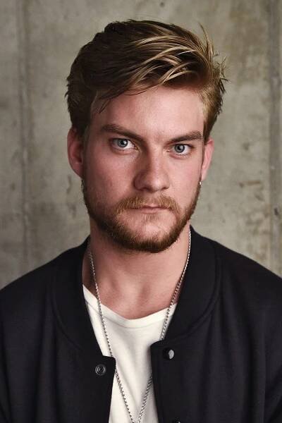 Jake Weary herec