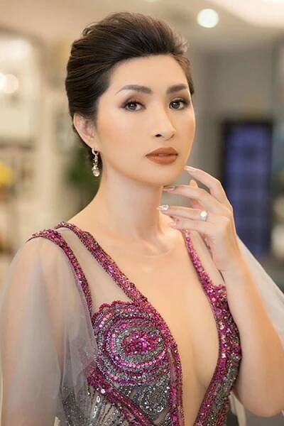 Hình ảnh ca sĩ Nguyễn Hồng Nhung lộ clip nóng