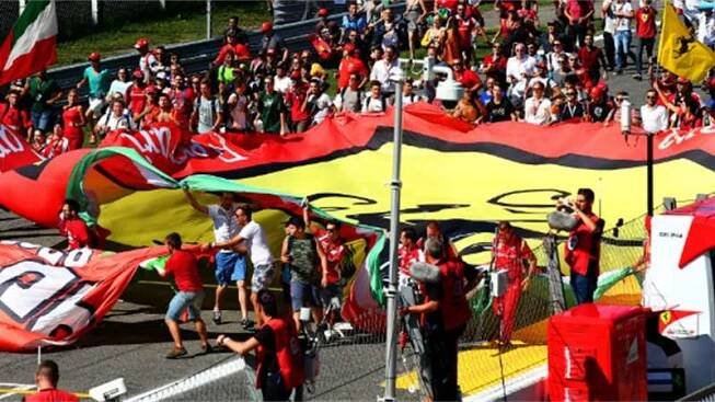 Fotogalerie: GP Itálie 2015 –​ o tuhle atmosféru máme přijít?