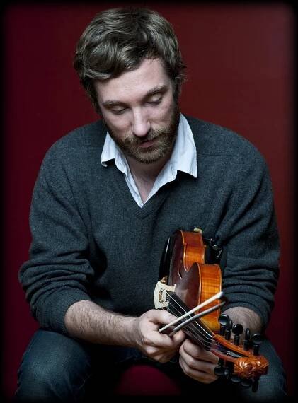 the Offical Website of 10-string fiddler Caoimhín Ó Raghallaigh